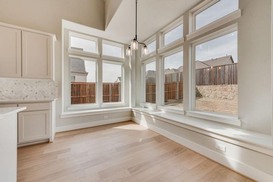 Spacious, unfurnished interior of a new home in Somerset Park, Rockwall (Image 30).