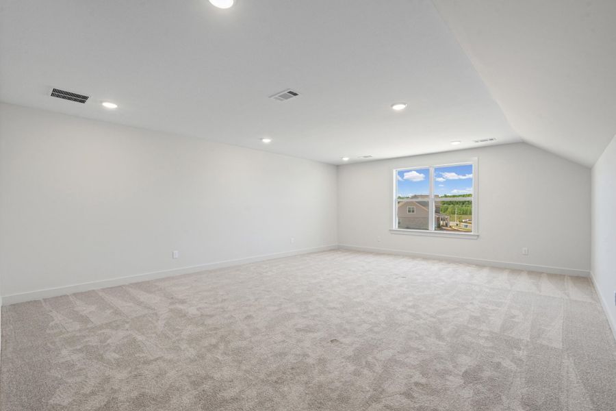Spacious, unfurnished interior of a new home in White Oak, Arlington (Image 23).