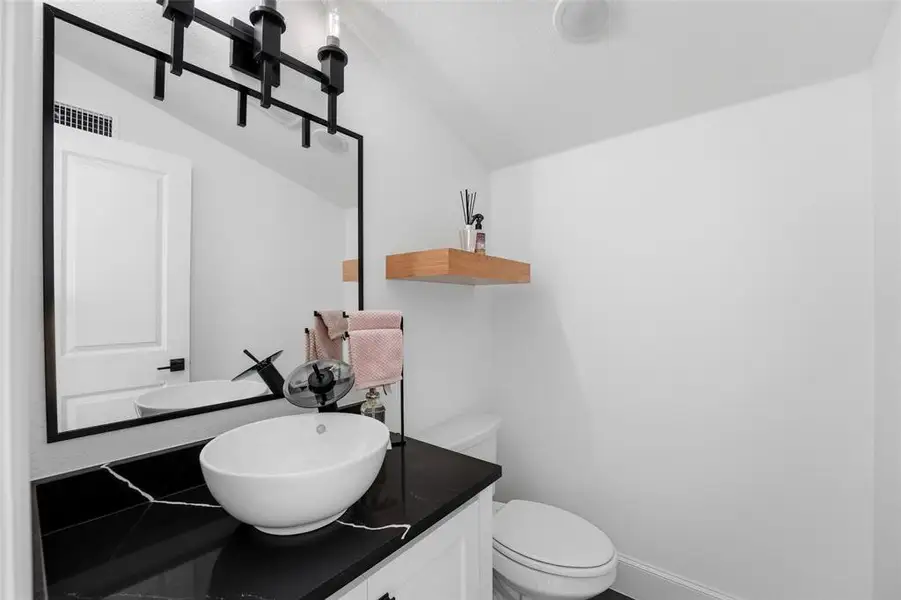 Image 37 of a home in .