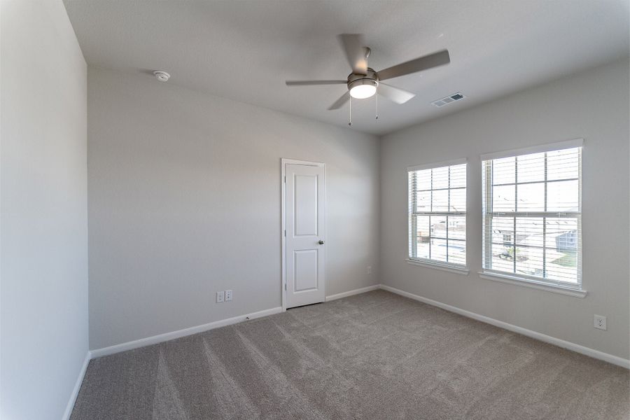 Spacious, unfurnished interior of a new home in Westridge, McKinney (Image 40).