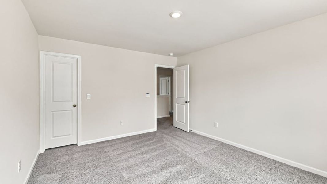 Spacious, unfurnished interior of a new home in Hunters Ridge, Woodruff (Image 31).