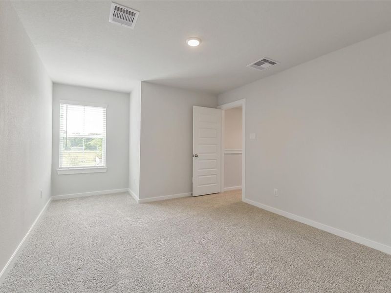 Spacious, unfurnished interior of a new home in Caney Creek Place, Conroe (Image 36).