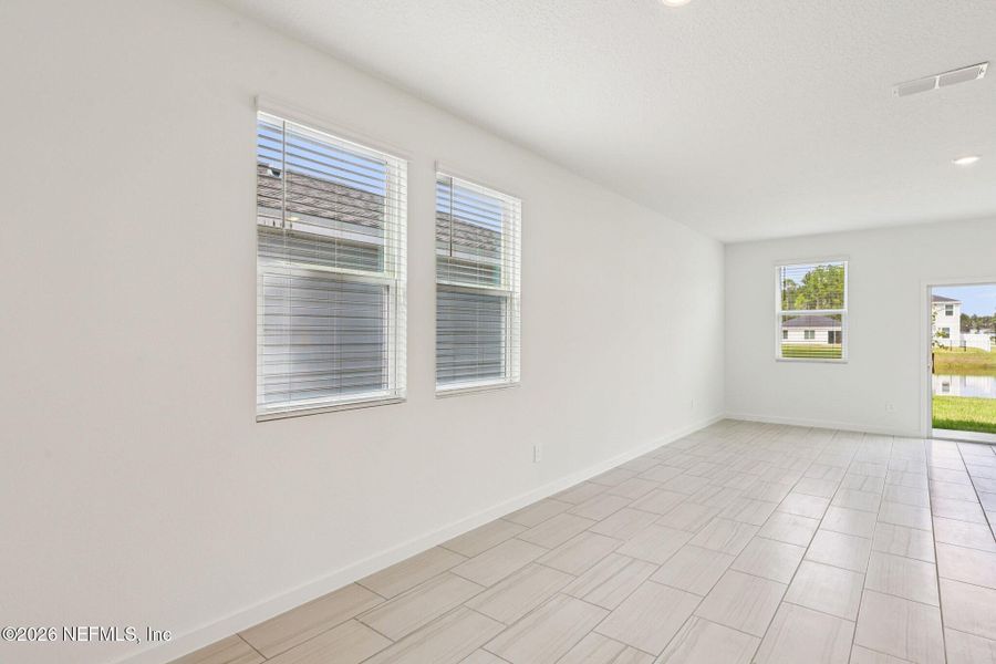 Spacious, unfurnished interior of a new home in Kings Preserve, Jacksonville (Image 15).