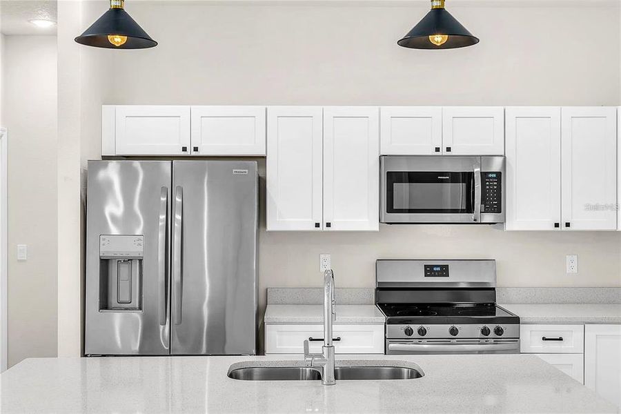 Furnished interior view inside a new home in , Ocala (Image 10).