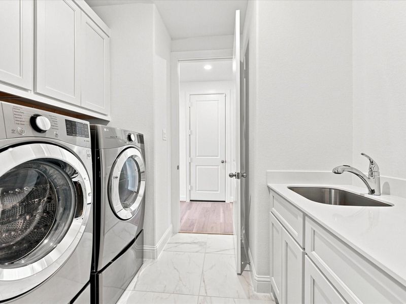 Washer / Dryer Included