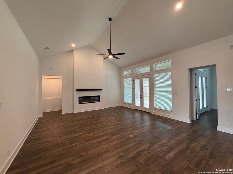 Spacious, unfurnished interior of a new home in Mesa Western, Cibolo (Image 23). Spacious, unfurnished interior of a new home in Mesa Western, Cibolo (Image 23).