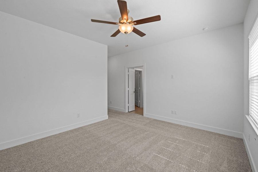 Spacious, unfurnished interior of a new home in Meridiana, Iowa Colony (Image 18).