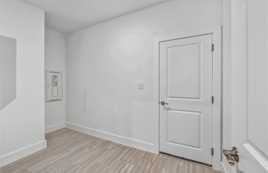 Spacious, unfurnished interior of a new home in Saddleback at Santa Rita Ranch, Liberty Hill (Image 34).