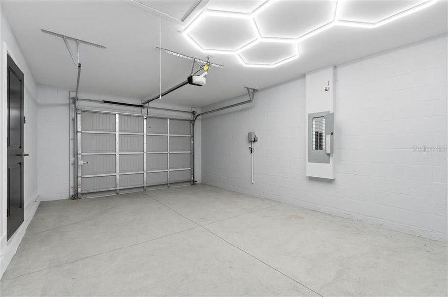 Spacious, unfurnished interior of a new home in , Auburndale (Image 40).