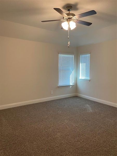 Spacious, unfurnished interior of a new home in Bear Park Estates, Euless (Image 17).