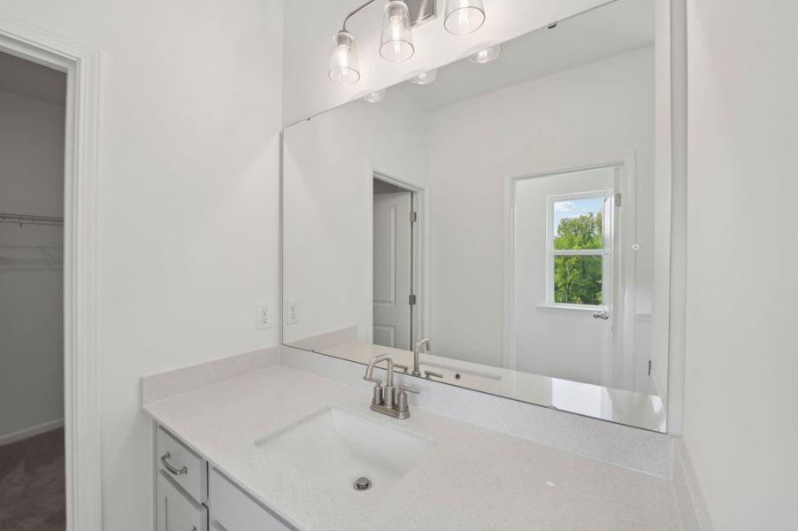Representative interior finishes for a home built from the Jordan by Ashton Woods in Rowland's Grant, Fuquay Varina (Image 18).