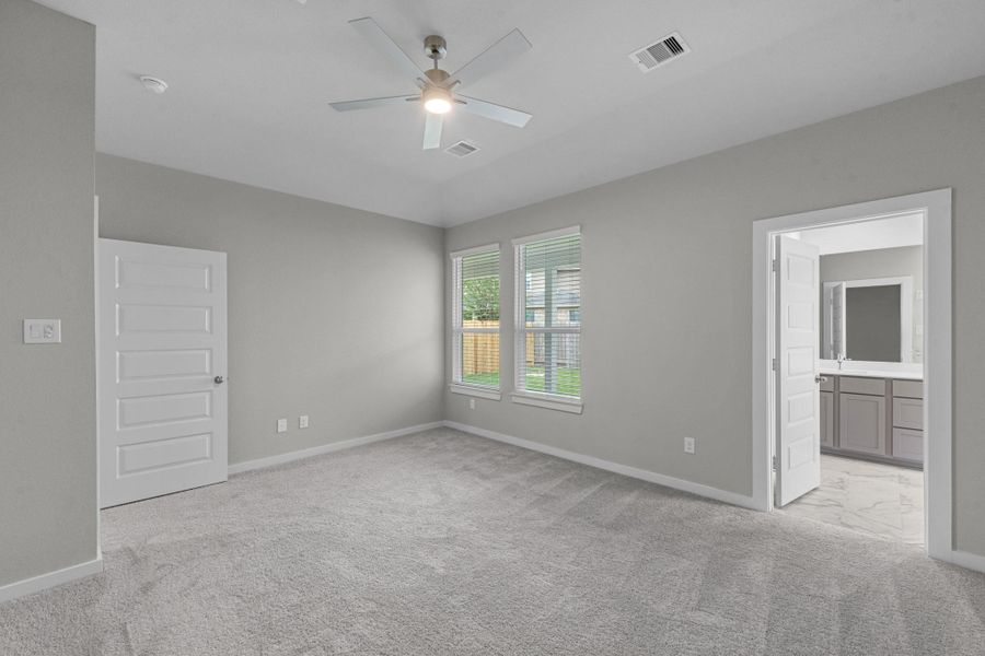 Spacious, unfurnished interior of a new home in Barton Creek Ranch, Conroe (Image 19). Spacious, unfurnished interior of a new home in Barton Creek Ranch, Conroe (Image 19).