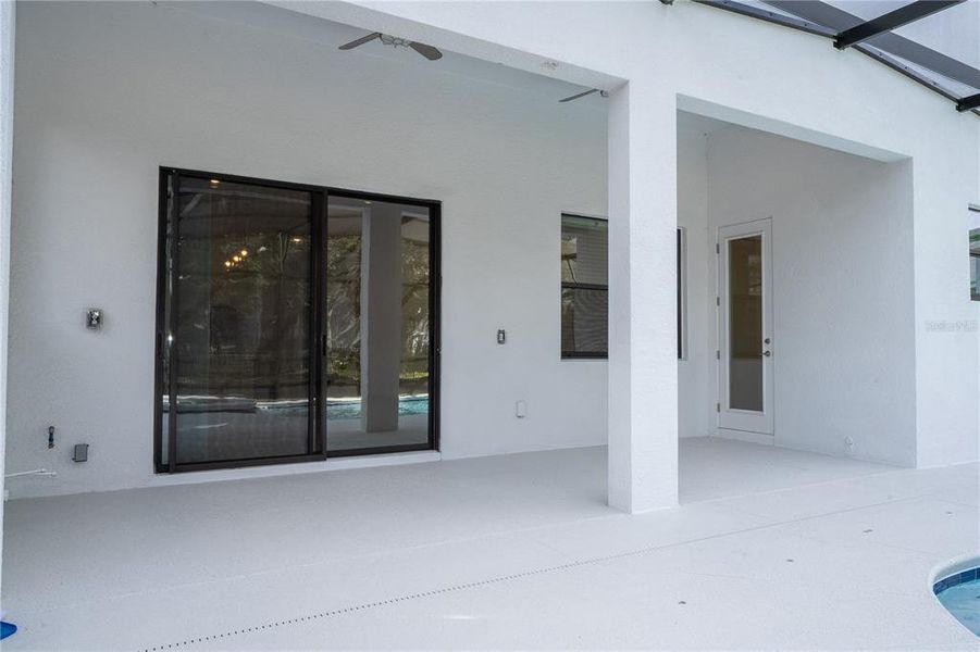 Exterior details and patio area of a home in , Orlando (Image 25).