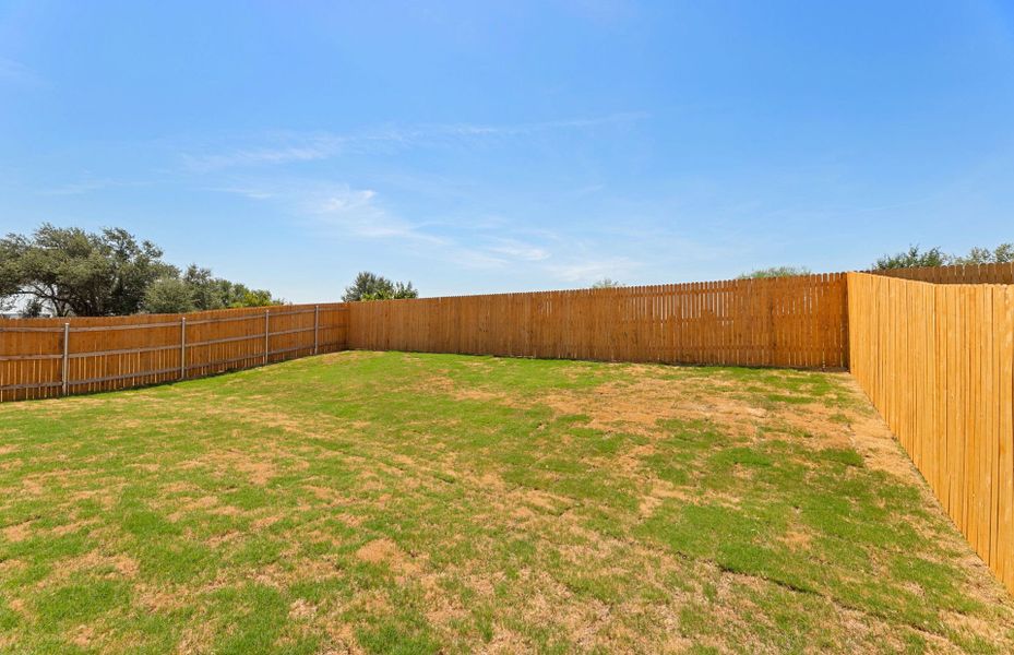 Exterior details and patio area of a home in Skyview, Belton (Image 3).