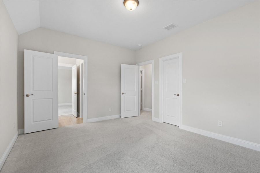 Spacious, unfurnished interior of a new home in Brookewater, Rosenberg (Image 31).