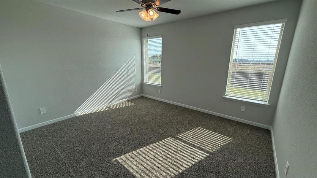Spacious, unfurnished interior of a new home in Saratoga, Granbury (Image 11).