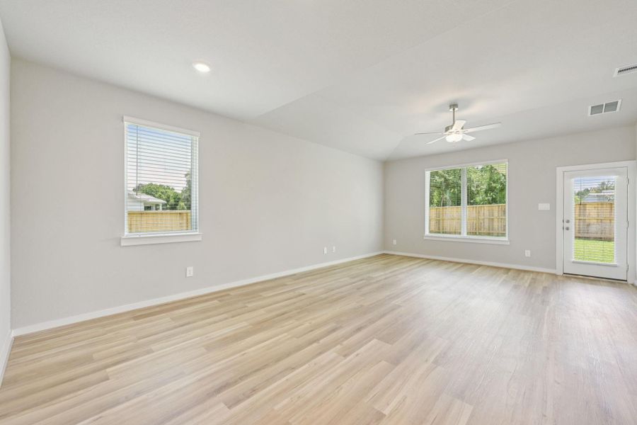 Spacious, unfurnished interior of a new home in Granger Pointe - Premier Series, Conroe (Image 7).