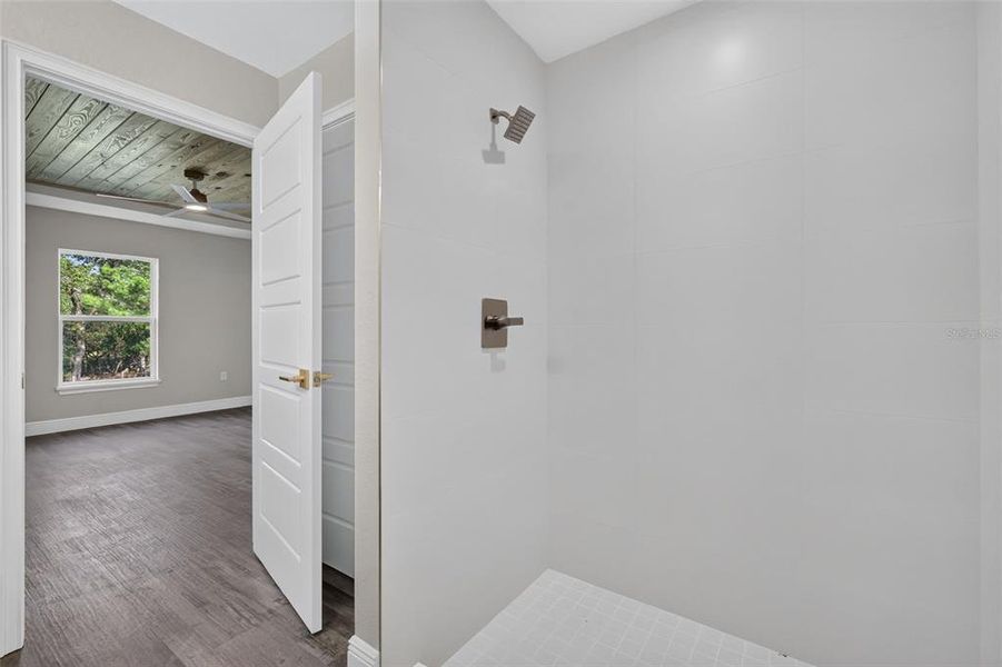 Spacious, unfurnished interior of a new home in , Ocala (Image 20).