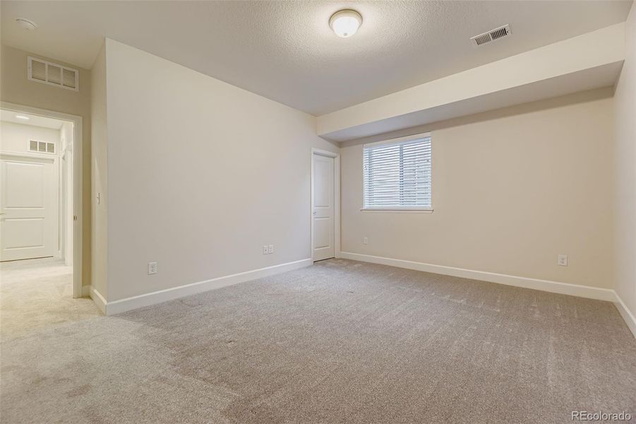 Spacious, unfurnished interior of a new home in , Aurora (Image 22).
