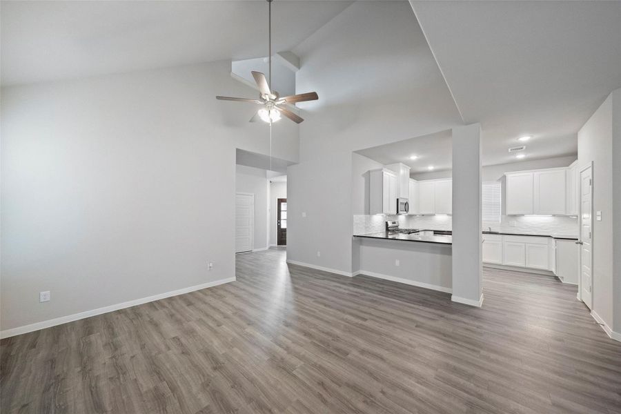 Spacious, unfurnished interior of a new home in Sunterra, Katy (Image 18).