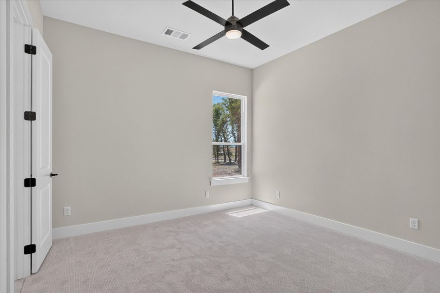 Spacious, unfurnished interior of a new home in Timberview Preserves, Weatherford (Image 39).