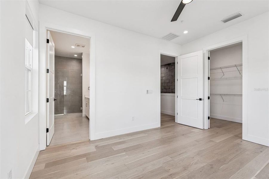 Spacious, unfurnished interior of a new home in , St. Petersburg (Image 40).