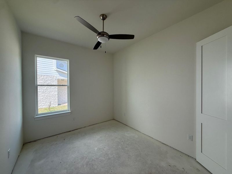 Spare room featuring concrete flooring and a ceiling fan