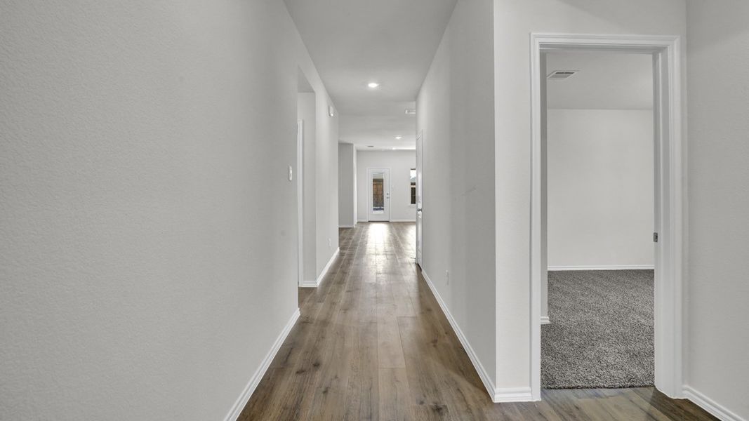 Spacious, unfurnished interior of a new home in Valor Farms, Royse City (Image 19).