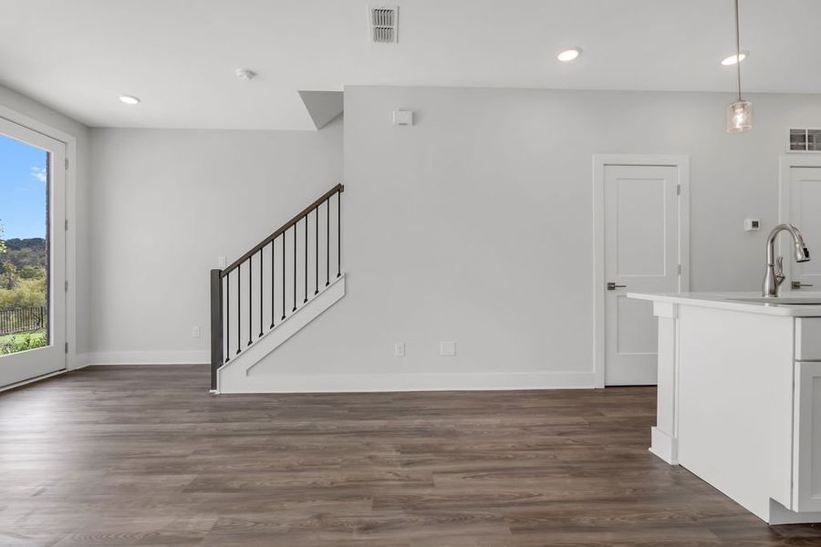 Spacious, unfurnished interior of a new home in Echo Park, Suwanee (Image 30).