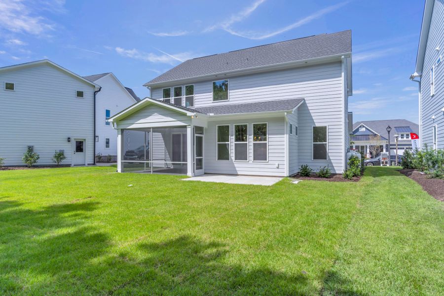 Representative exterior details of a home built from the The Hampton by RobuckHomes in Stonehenge, Raleigh (Image 53).
