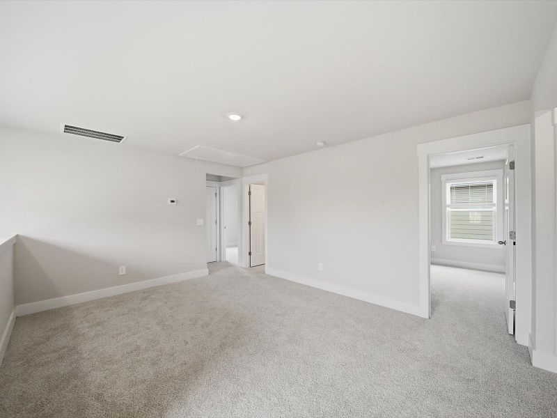 Spacious, unfurnished interior of a new home in Crossing at Abner Creek, Greer (Image 12).