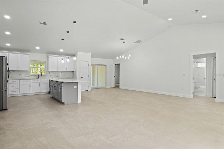 Spacious, unfurnished interior of a new home in , Dunnellon (Image 22).