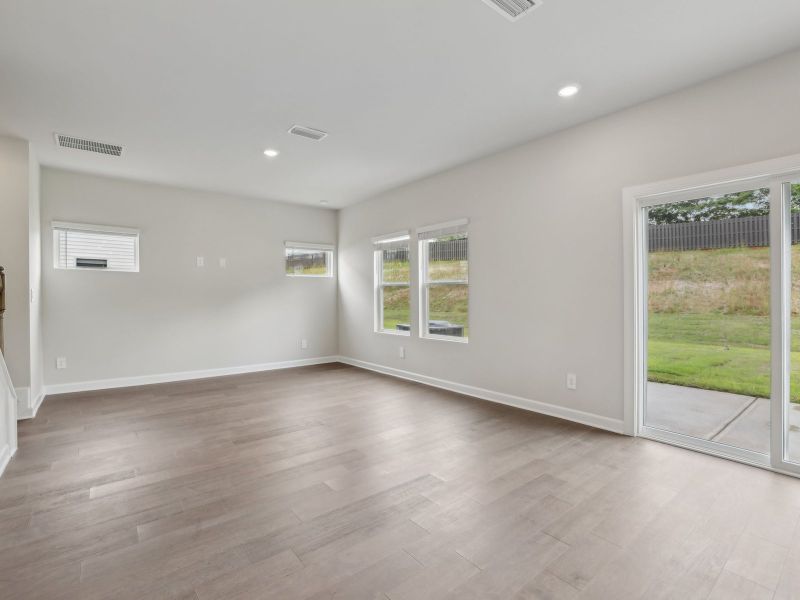 Spacious, unfurnished interior of a new home in Nelson's Creek, Mocksville (Image 11).