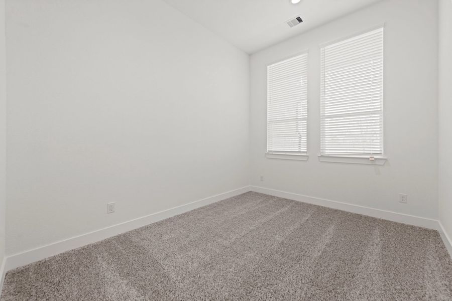 Spacious, unfurnished interior of a new home in Westland Ranch, League City (Image 25).