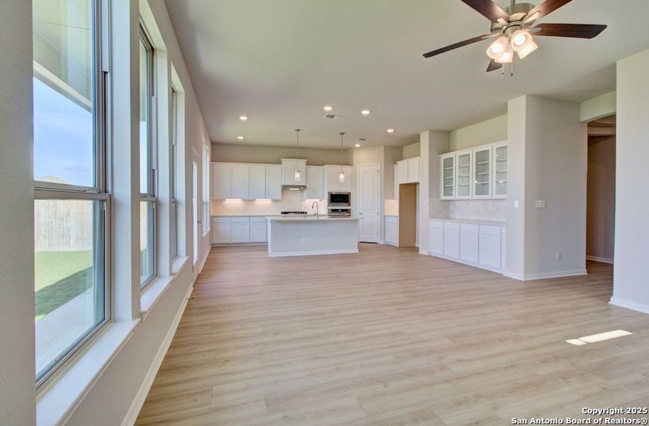 Spacious, unfurnished interior of a new home in Dauer Ranch, New Braunfels (Image 13). Spacious, unfurnished interior of a new home in Dauer Ranch, New Braunfels (Image 13).
