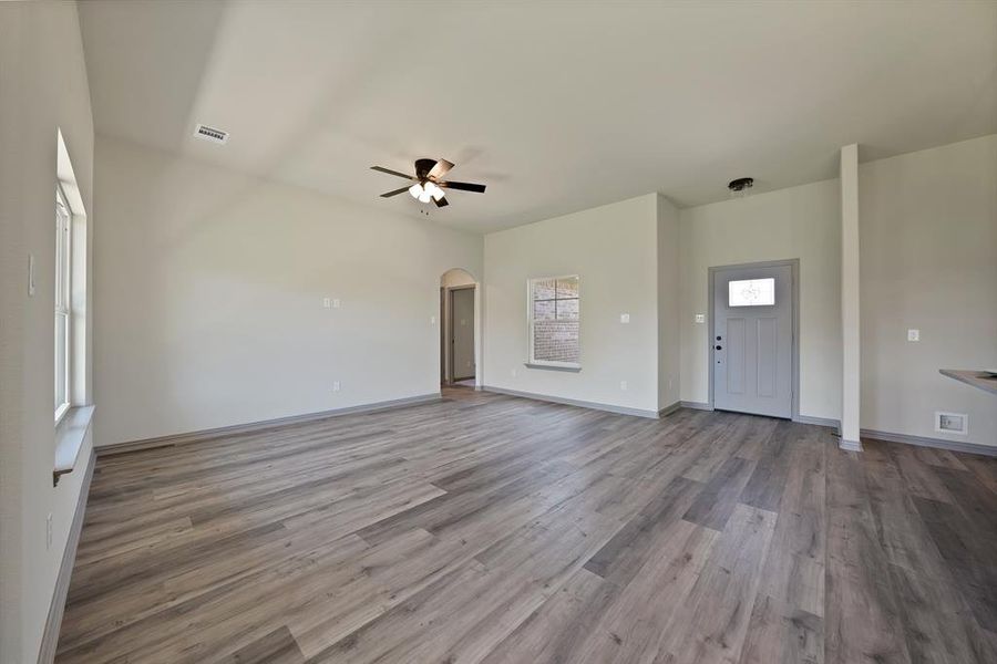 Spacious, unfurnished interior of a new home in , Mabank (Image 20). Spacious, unfurnished interior of a new home in , Mabank (Image 20).