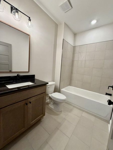 Furnished interior view inside a new home in Lakefield, Palmetto (Image 8).