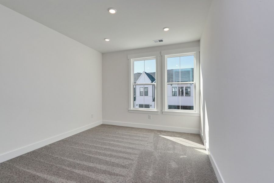Spacious, unfurnished interior of a new home in Bally Castle, Murrells Inlet (Image 30).