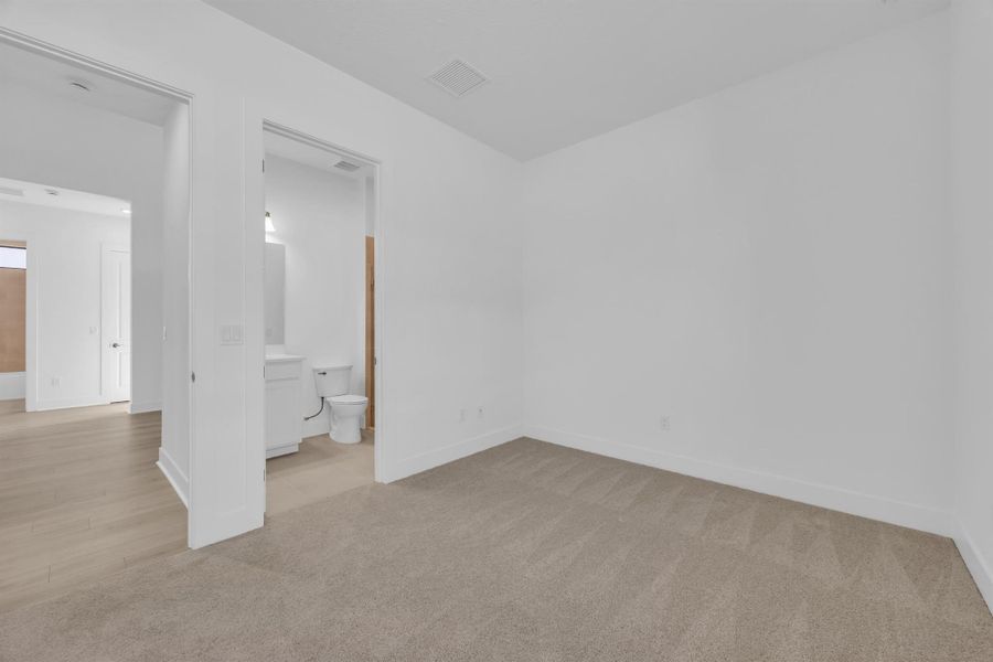 Spacious, unfurnished interior of a new home in Cove Royale, Stuart (Image 29). Spacious, unfurnished interior of a new home in Cove Royale, Stuart (Image 29).