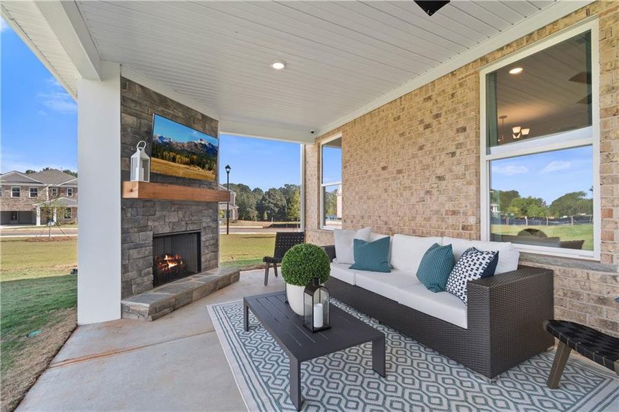 Exterior details and patio area of a home in Bowers Farm, McDonough (Image 3).