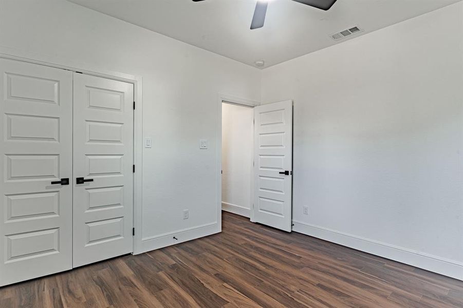 Spacious, unfurnished interior of a new home in , Granbury (Image 17).