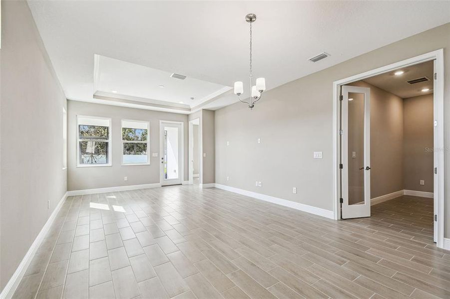 Spacious, unfurnished interior of a new home in Fairway Pointe - 55+ Villa Community, Sun City Center (Image 10).