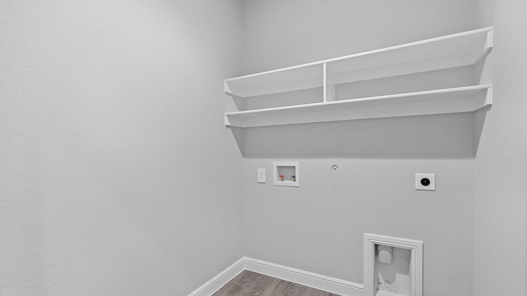 Spacious, unfurnished interior of a new home in Trails of Elizabeth Creek, Fort Worth (Image 31). Spacious, unfurnished interior of a new home in Trails of Elizabeth Creek, Fort Worth (Image 31).