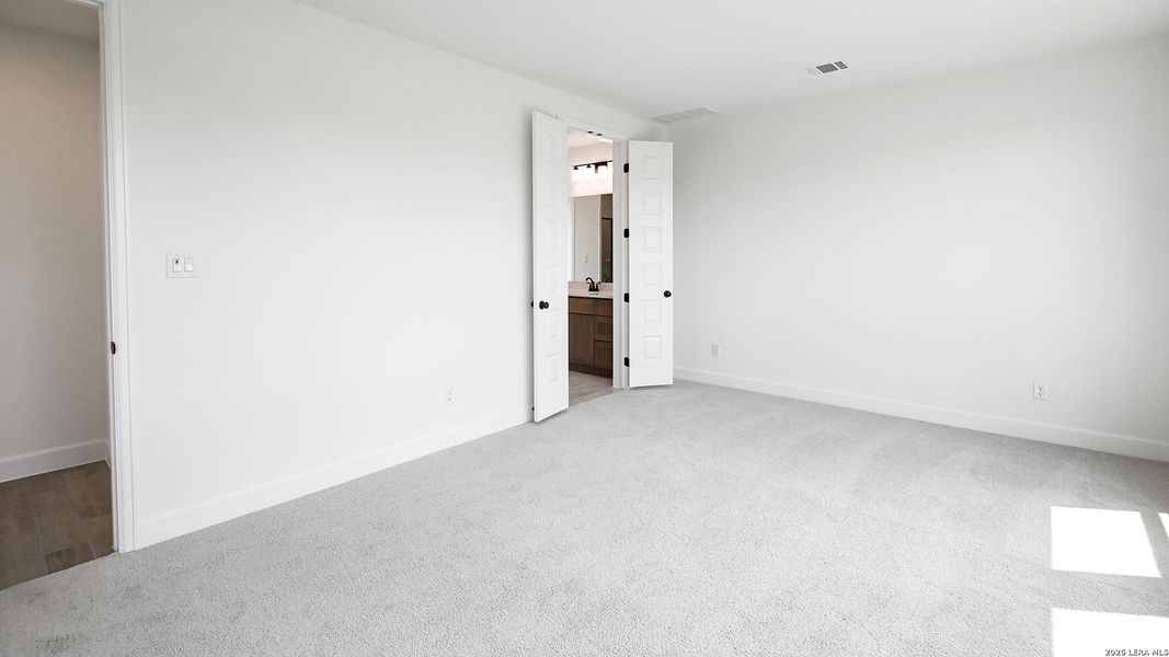 Spacious, unfurnished interior of a new home in Solms Landing, New Braunfels (Image 19).