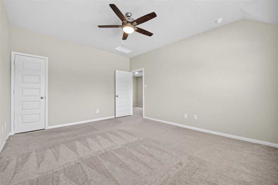 Spacious, unfurnished interior of a new home in River's Edge, Conroe (Image 18). Spacious, unfurnished interior of a new home in River's Edge, Conroe (Image 18).