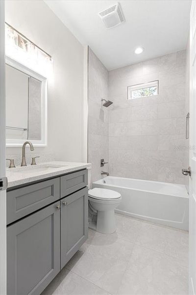 Furnished interior view inside a new home in , Dunnellon (Image 17).