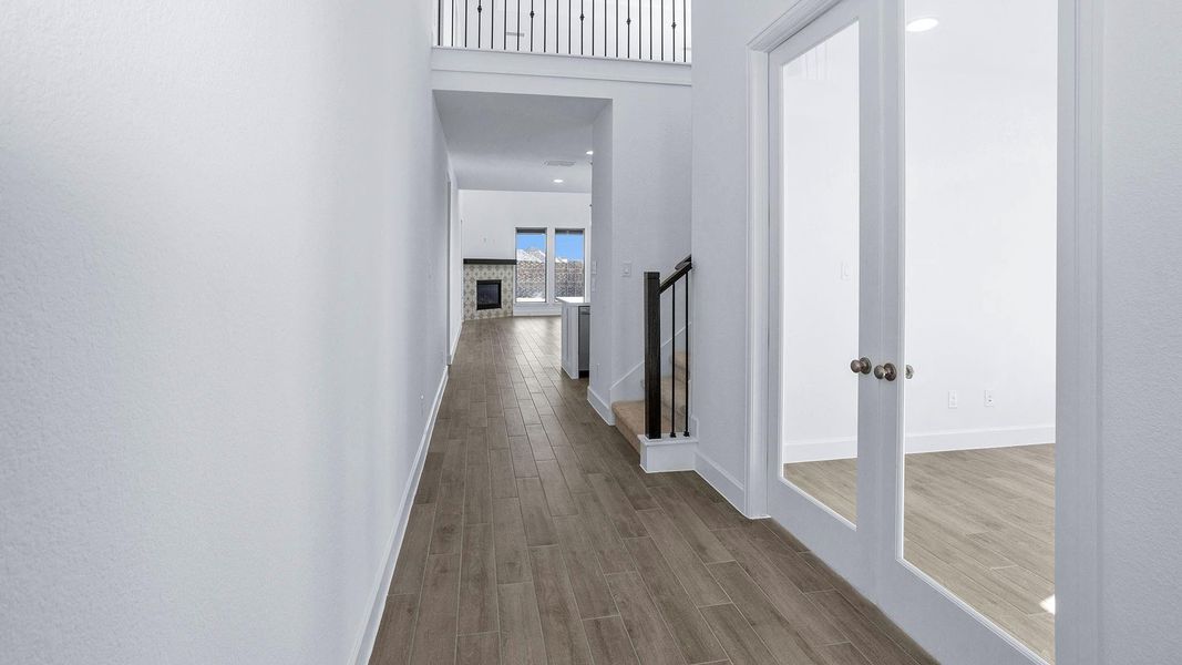 Spacious, unfurnished interior of a new home in Amira, Tomball (Image 9).