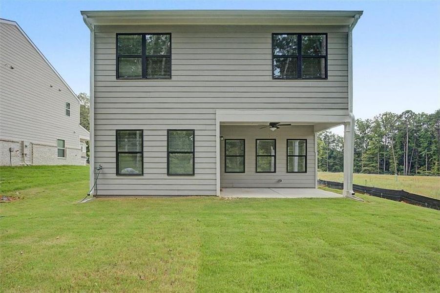 Exterior details and patio area of a home in Sawmill Creek, Mableton (Image 30).