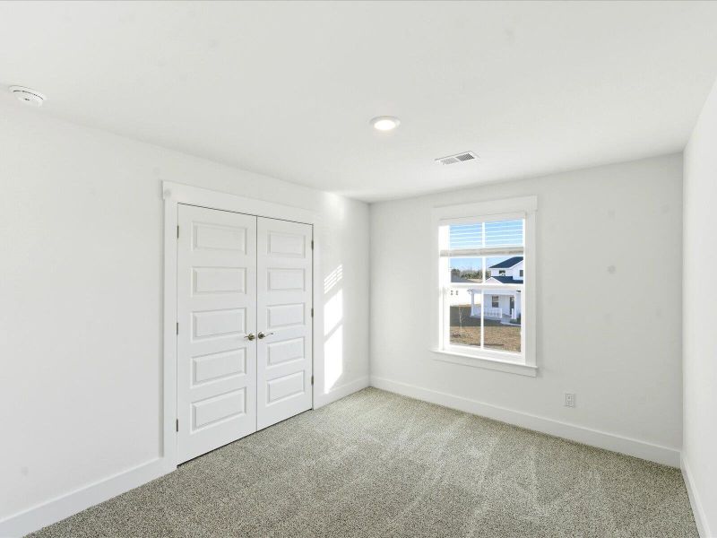 Spacious, unfurnished interior of a new home in The Coves at Lakes of Cane Bay II, Summerville (Image 21).