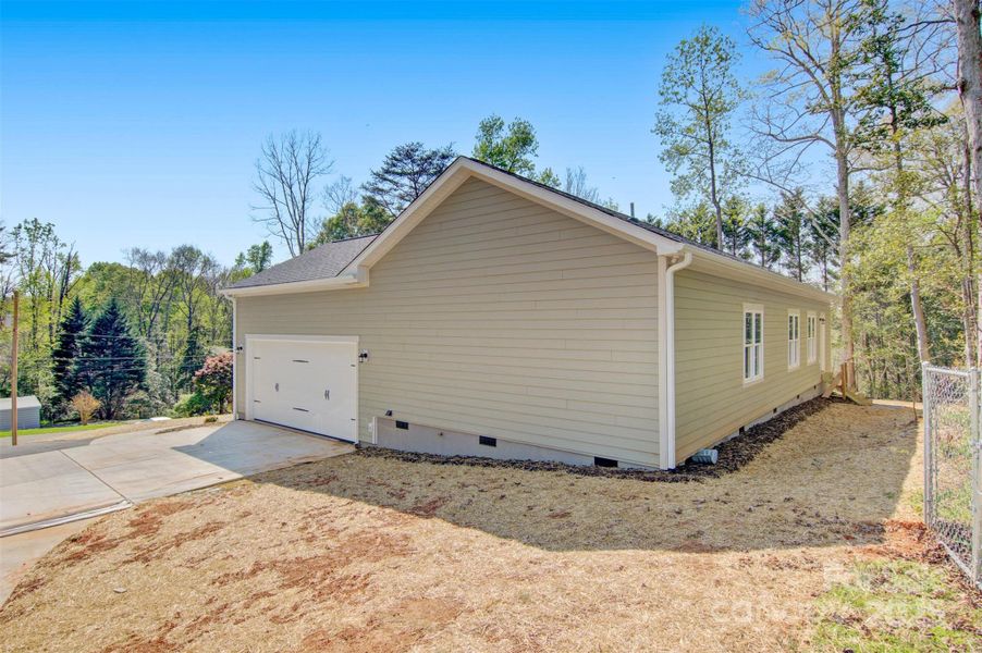 Front exterior of a new home in , Hickory, NC, highlighting curb appeal (Image 18).